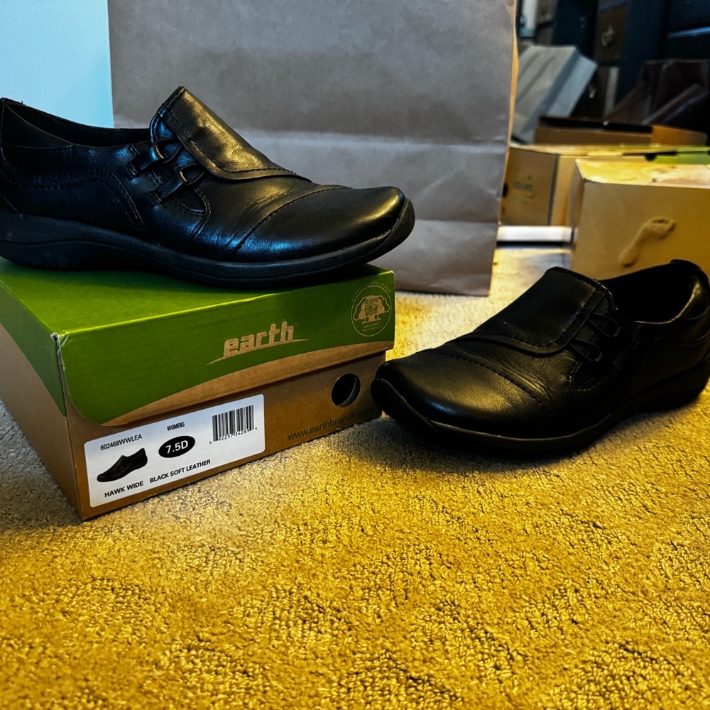 EARTH Hawk Wide. Black soft leather. 7.5 EUC